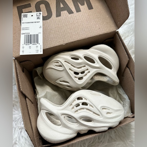 Yeezy Other - Yeezy foam runners